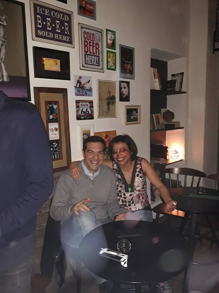 Στη Σκύρο ο Τσίπρας με την οικογένειά του -Νυχτερινή έξοδος και selfies [εικόνες] | iefimerida.gr 1