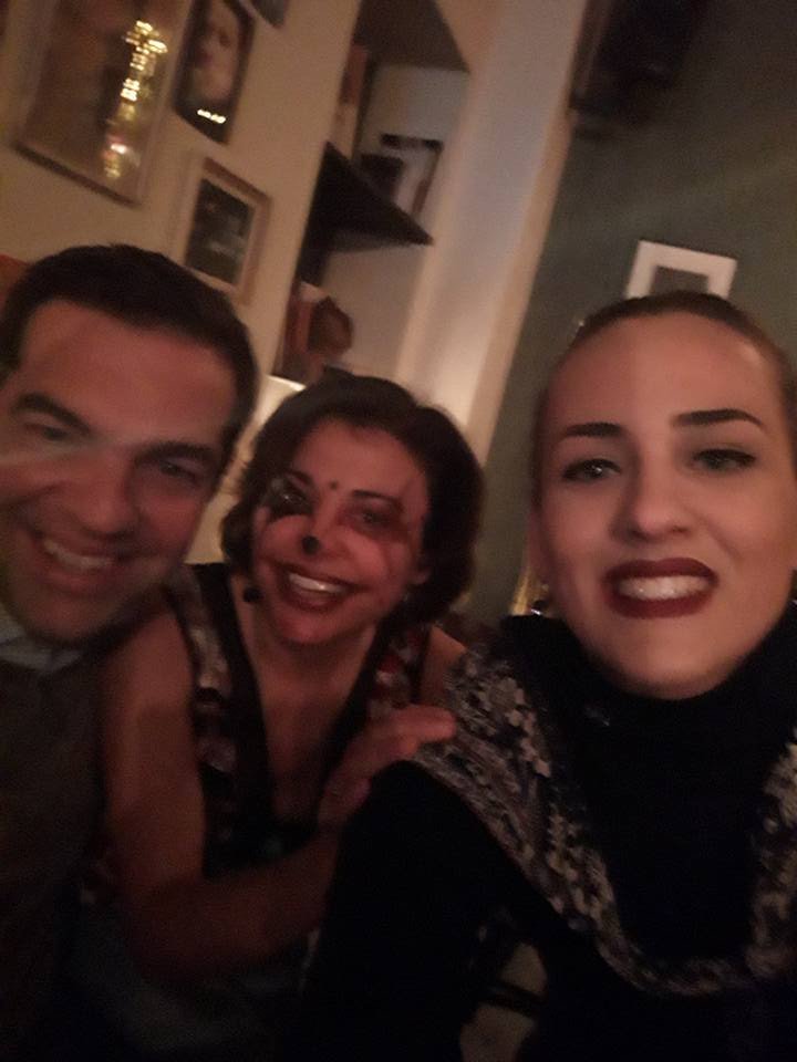 Στη Σκύρο ο Τσίπρας με την οικογένειά του -Νυχτερινή έξοδος και selfies [εικόνες] | iefimerida.gr 3