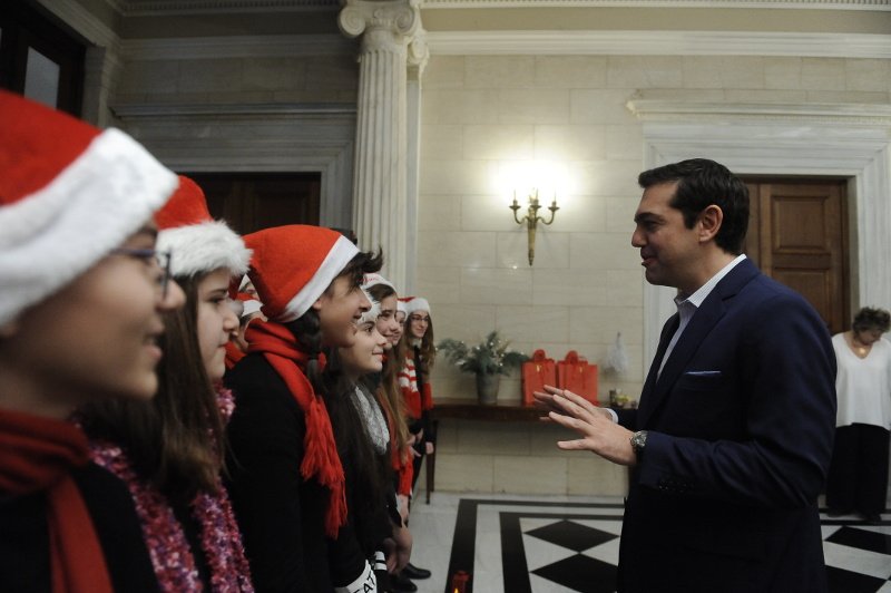 Το Μουσικό Σχολείο Αθηνών είπε τα κάλαντα στον Τσίπρα -Αλλά κάτι δεν του άρεσε [εικόνες] | iefimerida.gr 1