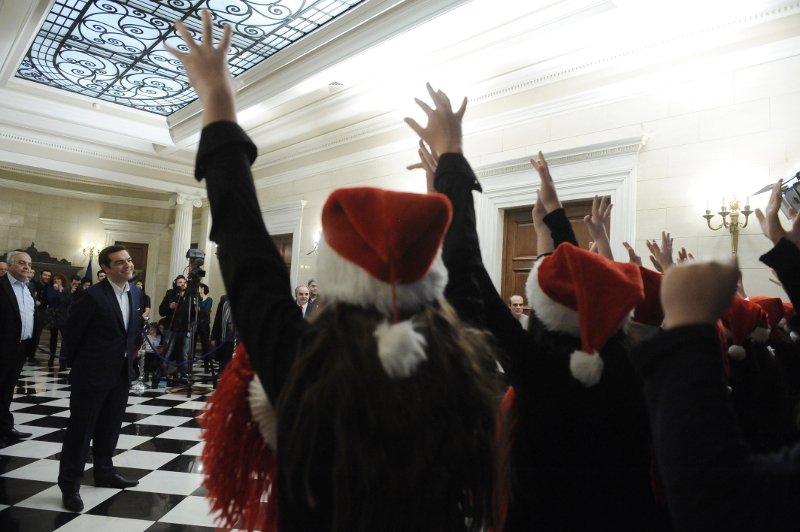 Το Μουσικό Σχολείο Αθηνών είπε τα κάλαντα στον Τσίπρα -Αλλά κάτι δεν του άρεσε [εικόνες] | iefimerida.gr 3