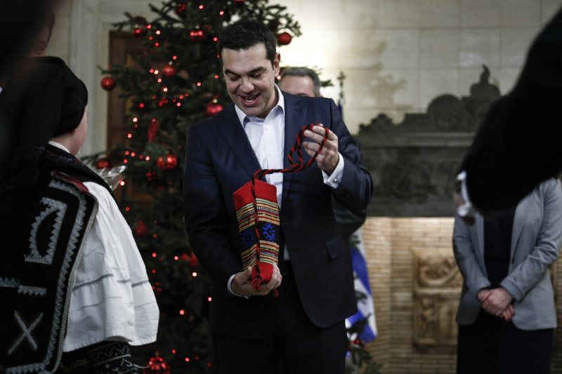 Κάλαντα και συγκίνηση στο Μέγαρο Μαξίμου -Τις πίτες που έφτιαχνε η γιαγιά του θυμήθηκε ο Τσίπρας [εικόνες] | iefimerida.gr 9