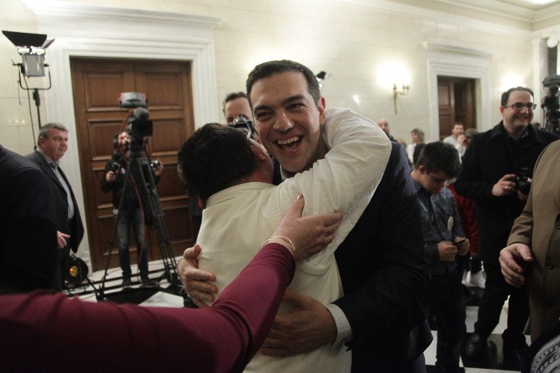 Κάλαντα και συγκίνηση στο Μέγαρο Μαξίμου -Τις πίτες που έφτιαχνε η γιαγιά του θυμήθηκε ο Τσίπρας [εικόνες] | iefimerida.gr 1