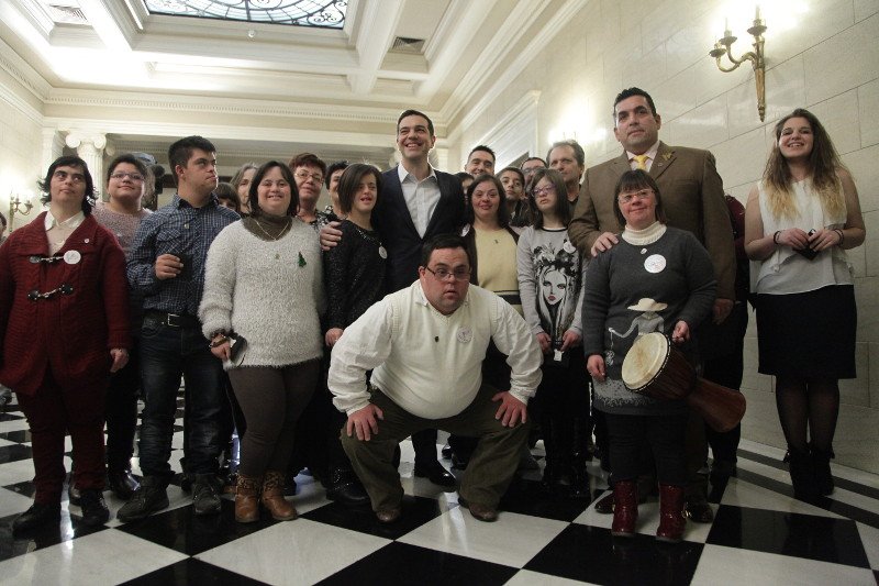 Κάλαντα και συγκίνηση στο Μέγαρο Μαξίμου -Τις πίτες που έφτιαχνε η γιαγιά του θυμήθηκε ο Τσίπρας [εικόνες] | iefimerida.gr 2