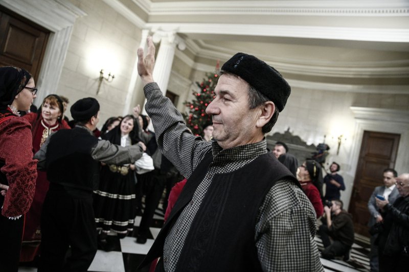 Κάλαντα και συγκίνηση στο Μέγαρο Μαξίμου -Τις πίτες που έφτιαχνε η γιαγιά του θυμήθηκε ο Τσίπρας [εικόνες] | iefimerida.gr 6