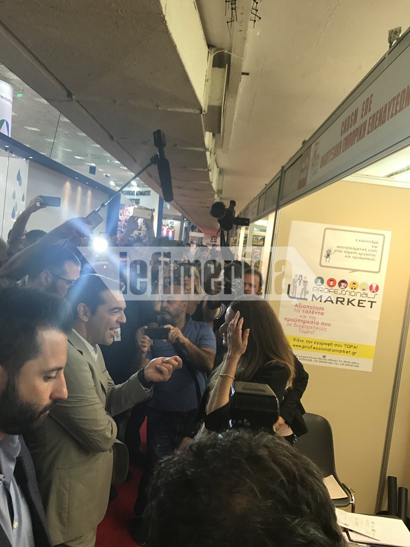 Ο Τσίπρας στα περίπτερα της ΔΕΘ: Το μετρό δεν είναι πια ανέκδοτο, μένει να πάρει ο ΠΑΟΚ πρωτάθλημα [εικόνες] | iefimerida.gr 3
