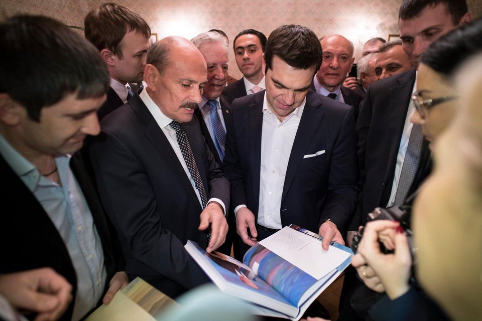 Συνάντηση Τσίπρα με ομογενείς στη Μόσχα με Σαββίδη σε πρώτο πλάνο [εικόνες] | iefimerida.gr 9