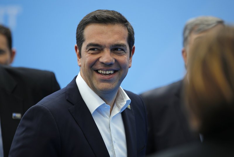 Στη Σύνοδο Κορυφής του ΝΑΤΟ ο Τσίπρας -Αγκαλιές με τον πρωθυπουργό του Λουξεμβούργου [εικόνες] | iefimerida.gr 3