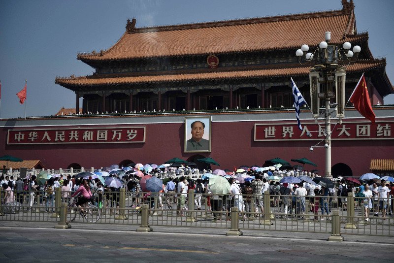 Οι πρώτες φωτογραφίες από το ταξίδι Τσίπρα στο Πεκίνο -Το μπουκέτο με τα χρωματιστά λουλούδια που του έδωσε μικρή Κινεζούλα [εικόνες] | iefimerida.gr 14