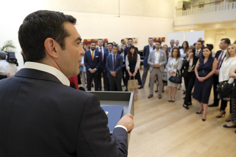 Οι επαφές Τσίπρα στο Λονδίνο: Συνάντηση με τον Αρχιεπίσκοπο και με νέους Ελληνες επιστήμονες [εικόνες] | iefimerida.gr 7