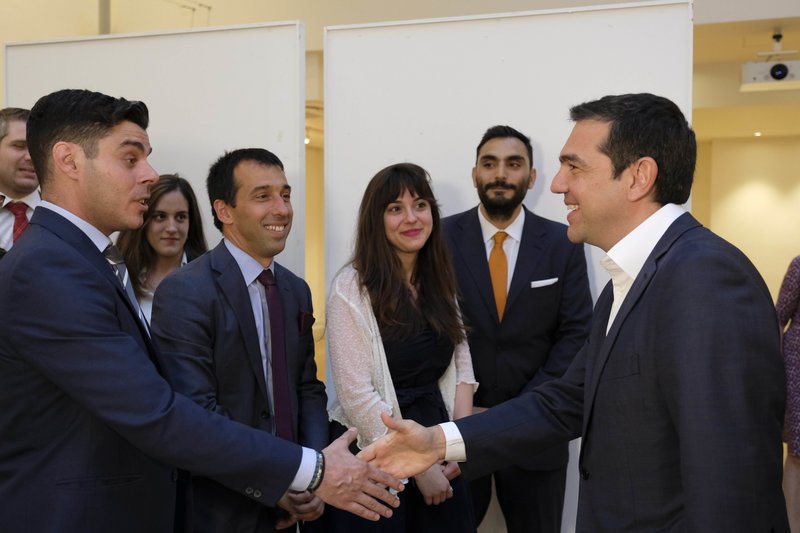 Οι επαφές Τσίπρα στο Λονδίνο: Συνάντηση με τον Αρχιεπίσκοπο και με νέους Ελληνες επιστήμονες [εικόνες] | iefimerida.gr 4