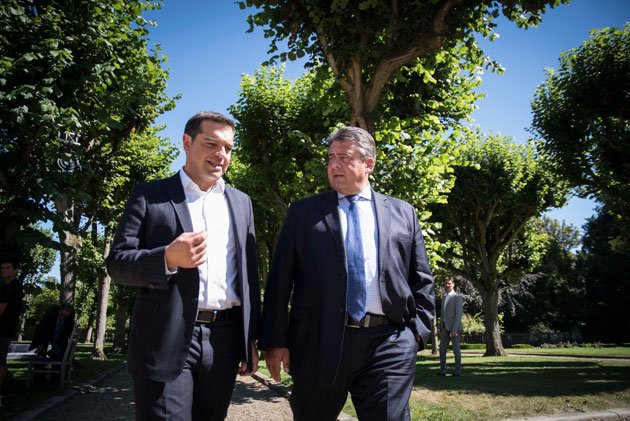 O Tσίπρας ανάμεσα σε σοσιαλιστές [εικόνες] | iefimerida.gr 2