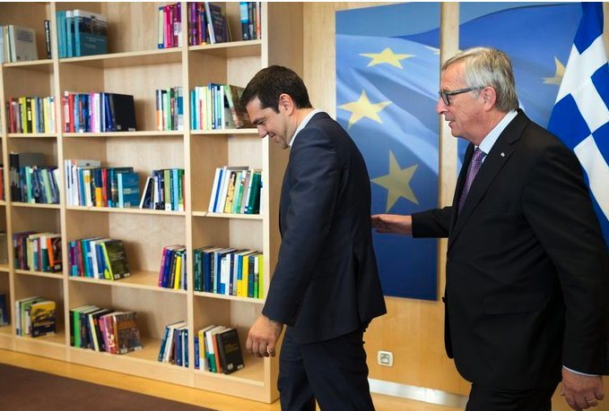 Χωρίς χειραψία η συνάντηση Γιούνκερ-Τσίπρα -Βεβιασμένα χαμόγελα και ένα σπρώξιμο [εικόνες & βίντεο] | iefimerida.gr 4