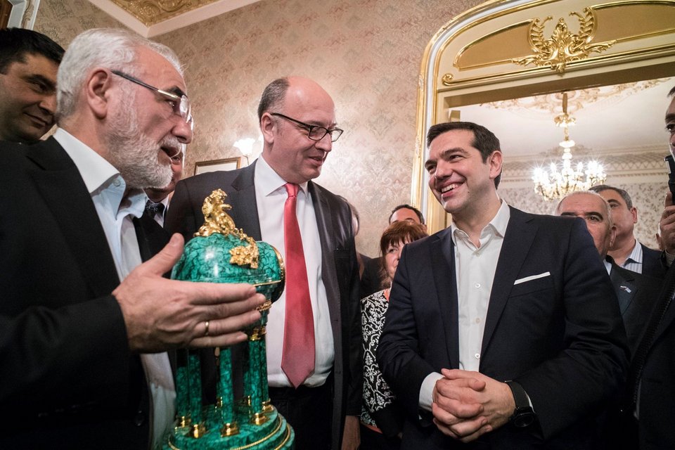 Συνάντηση Τσίπρα με ομογενείς στη Μόσχα με Σαββίδη σε πρώτο πλάνο [εικόνες] | iefimerida.gr 3