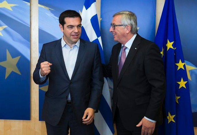 Χωρίς χειραψία η συνάντηση Γιούνκερ-Τσίπρα -Βεβιασμένα χαμόγελα και ένα σπρώξιμο [εικόνες & βίντεο] | iefimerida.gr 1
