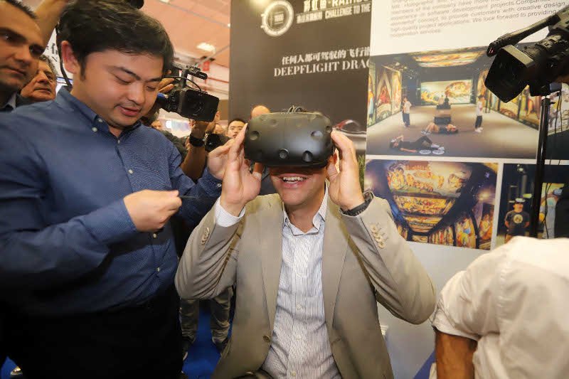 ΔΕΘ: Οι Κινέζοι μέτρησαν την πίεση του Τσίπρα -Το πάντα της COSCO και το τσάι [εικόνες & βίντεο] | iefimerida.gr 5