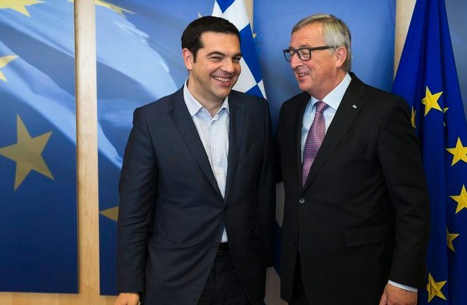 Χωρίς χειραψία η συνάντηση Γιούνκερ-Τσίπρα -Βεβιασμένα χαμόγελα και ένα σπρώξιμο [εικόνες & βίντεο] | iefimerida.gr 2