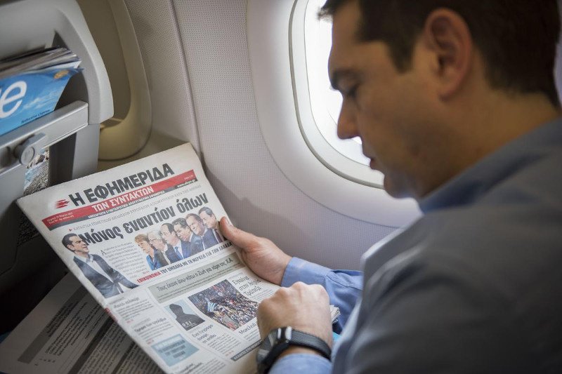 Ο Αλέξης Τσίπρας πέταξε για Βρυξέλλες στην οικονομική θέση [εικόνες] | iefimerida.gr 1