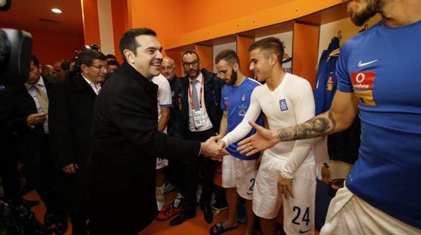 Οι... προπονητικές οδηγίες Τσίπρα σε Σκίμπε: Η Εθνική χρειάζεται restart [εικόνες & βίντεο] | iefimerida.gr 0