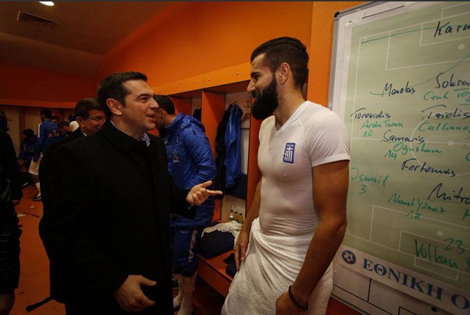 Οι... προπονητικές οδηγίες Τσίπρα σε Σκίμπε: Η Εθνική χρειάζεται restart [εικόνες & βίντεο] | iefimerida.gr 2