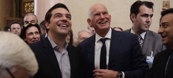 Τα χαμογελαστά ενσταντανέ Τσίπρα-Παπανδρέου στην έκθεση για τον Ανδρέα [εικόνες] | iefimerida.gr 0