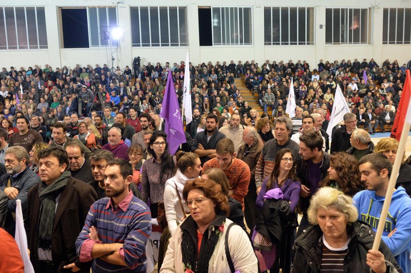 Τσίπρας: Μ' ένα μαντίλι... καλαματιανό αποχαιρέτησε τον Αντώνη Σαμαρά από τη Μεσσηνία [εικόνες] | iefimerida.gr 1