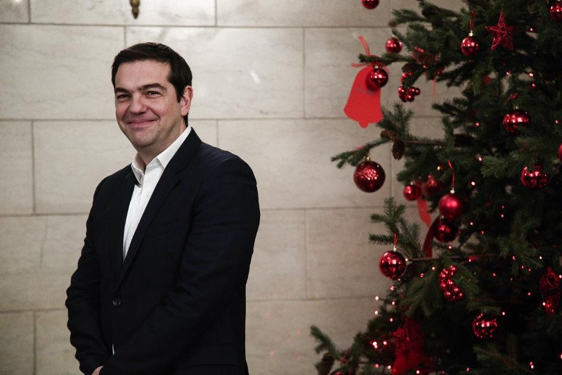 Ο Τσίπρας φωτογράφος – Οι χαλαρές στιγμές του Πρωθυπουργού στο Μαξίμου με τους δημοσιογράφους [εικόνες] | iefimerida.gr 3