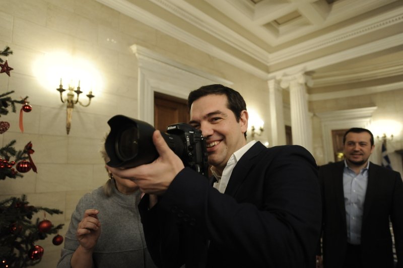 Ο Τσίπρας φωτογράφος – Οι χαλαρές στιγμές του Πρωθυπουργού στο Μαξίμου με τους δημοσιογράφους [εικόνες] | iefimerida.gr 10