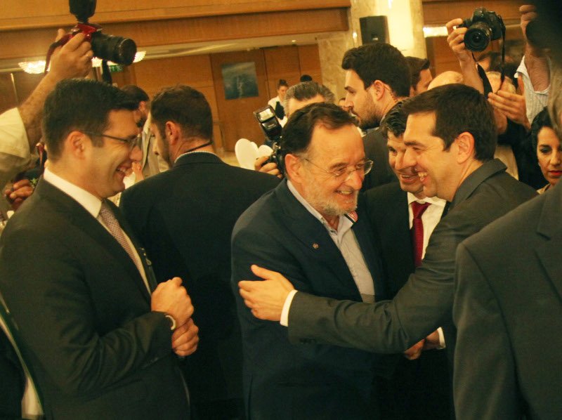 Τα γέλια Λαφαζάνη-Τσίπρα, το χασμουρητό Ξυδάκη και ο Βαρουφάκης με τη Δανάη [εικόνες] | iefimerida.gr 0