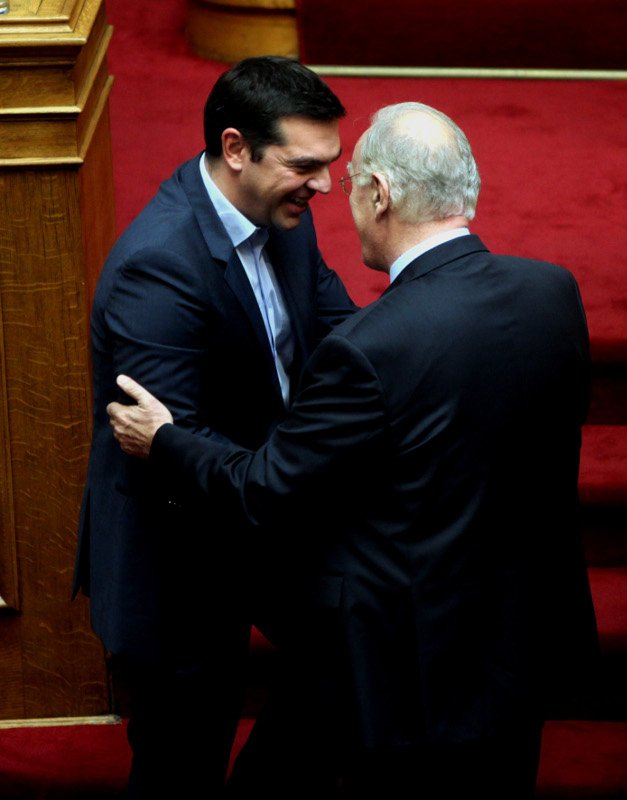 Η πρώτη συνάντηση Τσίπρα-Λεβέντη – Γιατί συγκινήθηκε ο πρωθυπουργός [εικόνες] | iefimerida.gr 2