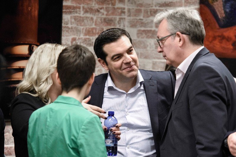 Τσίπρας από Παρίσι: Η ΕΕ μπορεί να αντέξει 2 εκατ. πρόσφυγες – Θα ωφεληθούν οι οικονομίες τους | iefimerida.gr 0