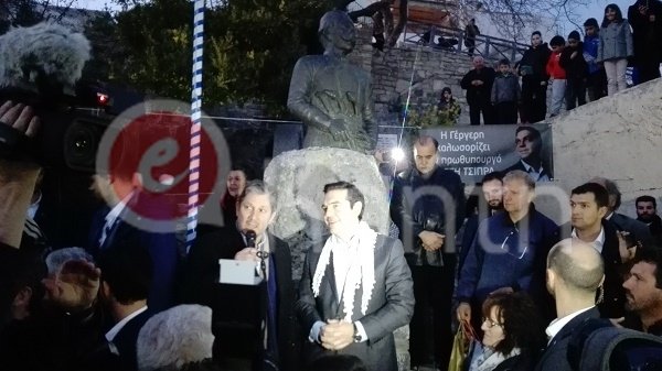 Ομιλία Τσίπρα στη Γέργερη με κρητικό σαρίκι στους ώμους [εικόνες] | iefimerida.gr 1