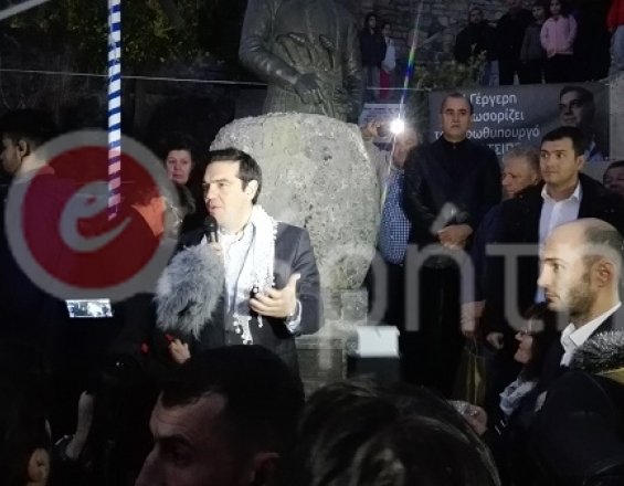 Ομιλία Τσίπρα στη Γέργερη με κρητικό σαρίκι στους ώμους [εικόνες] | iefimerida.gr 0
