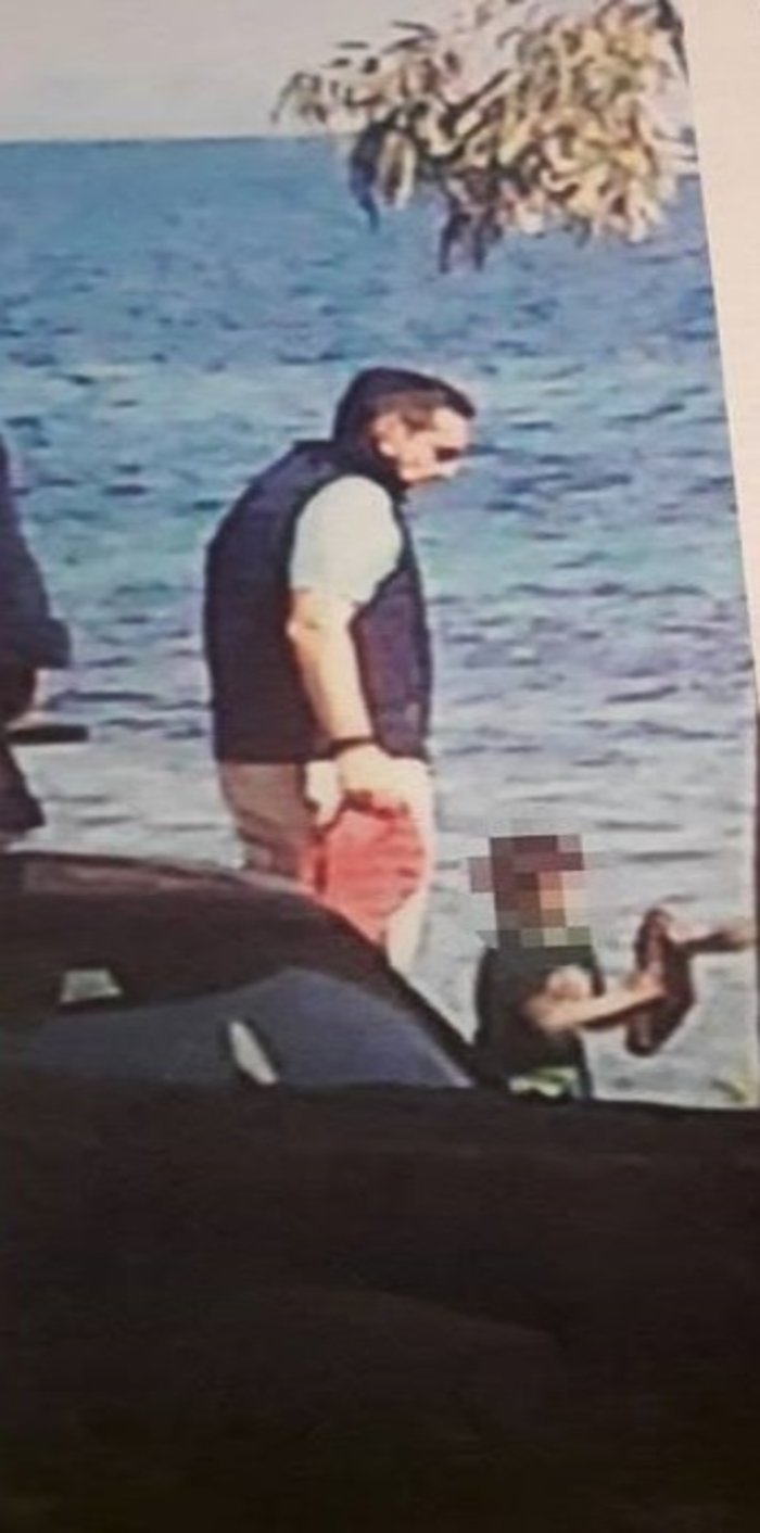 Το Πάσχα του Τσίπρα στην Κέρκυρα: Χαλαρές στιγμές με τους γιους του στην ακρογιαλιά [εικόνες] | iefimerida.gr 2