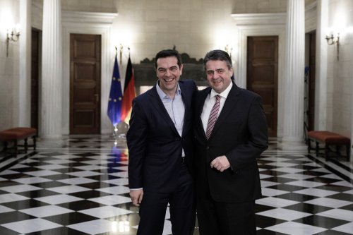 Αιχμές Τσίπρα για Ντάισελμπλουμ: Ρατσιστικά συνθήματα από επίσημα χείλη [εικόνες] | iefimerida.gr 2