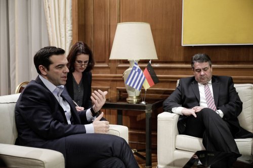 Αιχμές Τσίπρα για Ντάισελμπλουμ: Ρατσιστικά συνθήματα από επίσημα χείλη [εικόνες] | iefimerida.gr 1