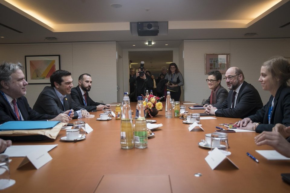 Οι δανειστές «πυροβολούν» την κυβέρνηση και ο Τσίπρας φέρνει την κόντρα στη Βουλή | iefimerida.gr 0
