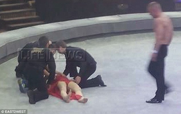 Σοκ σε τσίρκο - Η στιγμή που ακροβάτισσα πέφτει από ύψος 10 μέτρων [εικόνες & βίντεο] | iefimerida.gr 0