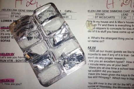 Μασημένη τσίχλα που είχε χρησιμοποιηθεί από ιδρυτικό μέλος των θρυλικών KISS πουλήθηκε για 250.000 δολάρια [εικόνες] | iefimerida.gr 0