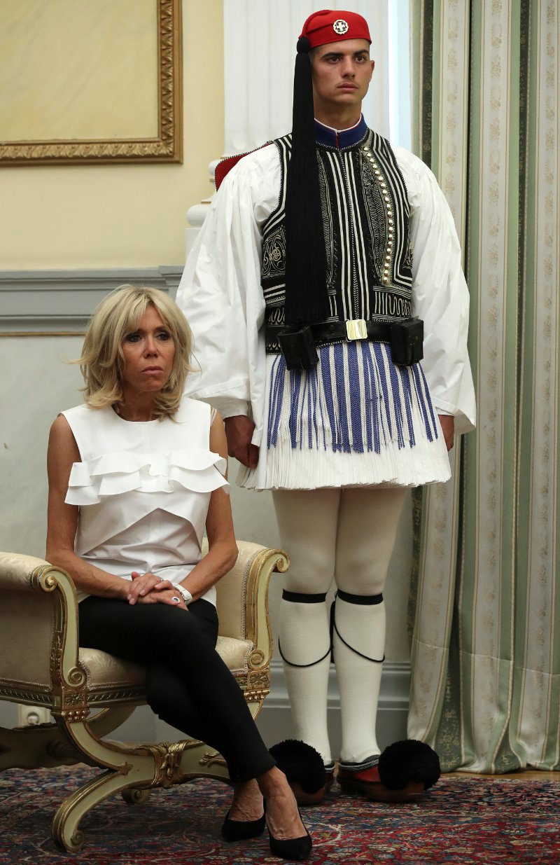 Τσαρούχι και γόβες Louis Vuitton -Μια άλλη διάσταση στο «Ελλάς-Γαλλία συμμαχία» [εικόνες] | iefimerida.gr 0