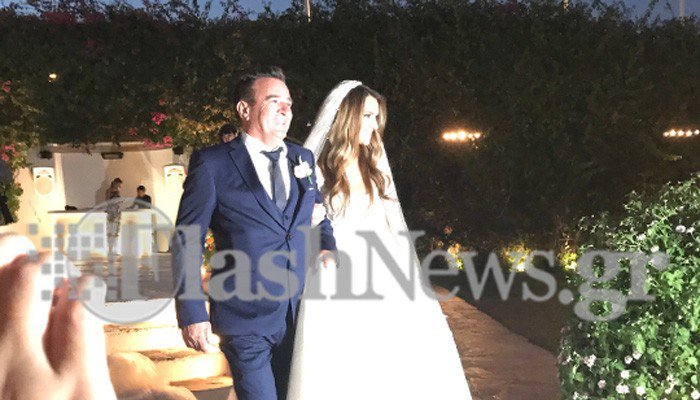 Οι πρώτες φωτογραφίες από τον γάμο της παρουσιάστριας Ελένης Τσολάκη [εικόνες & βίντεο]  | iefimerida.gr 1