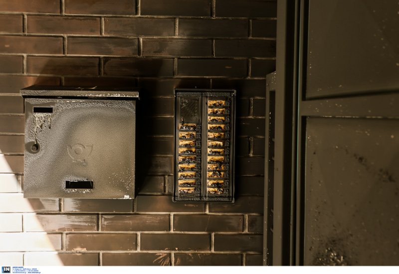 Τοποθέτησαν γκαζάκια στην είσοδο του σπιτιού του Θεόδωρου Τσουκάτου στους Αμπελόκηπους [εικόνες] | iefimerida.gr 0