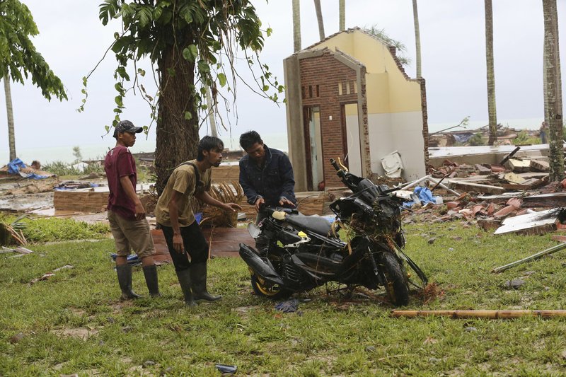 Στους 373 οι νεκροί από το φονικό τσουνάμι στην Ινδονησία [εικόνες & βίντεο] | iefimerida.gr 3