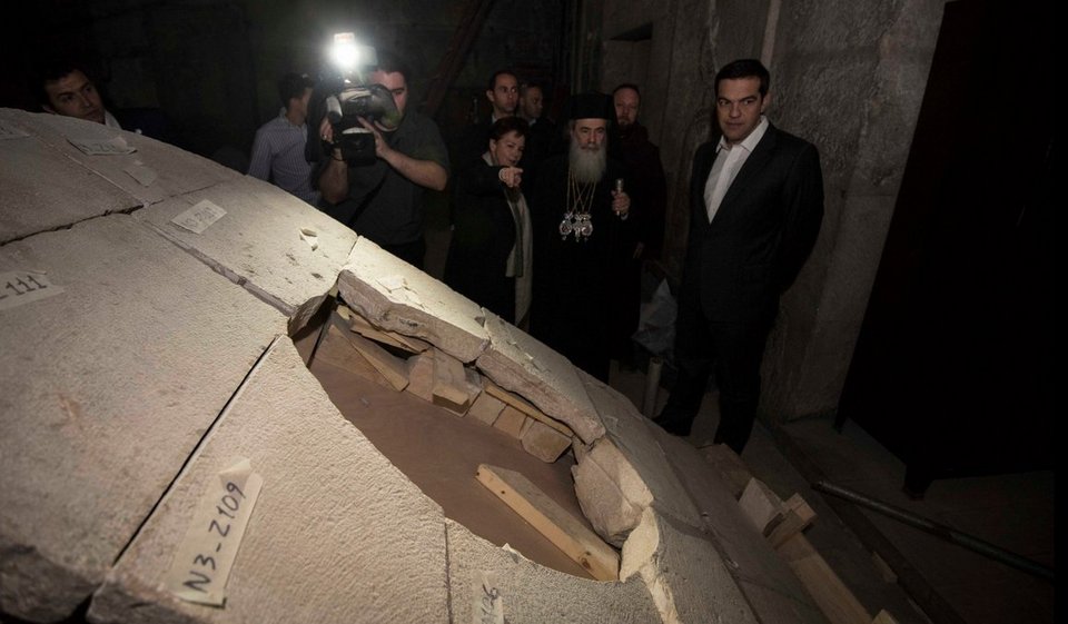 Ολες οι φωτογραφίες που ανέβασε ο Τσίπρας μέσα από τον Πανάγιο Τάφο [εικόνες] | iefimerida.gr 0