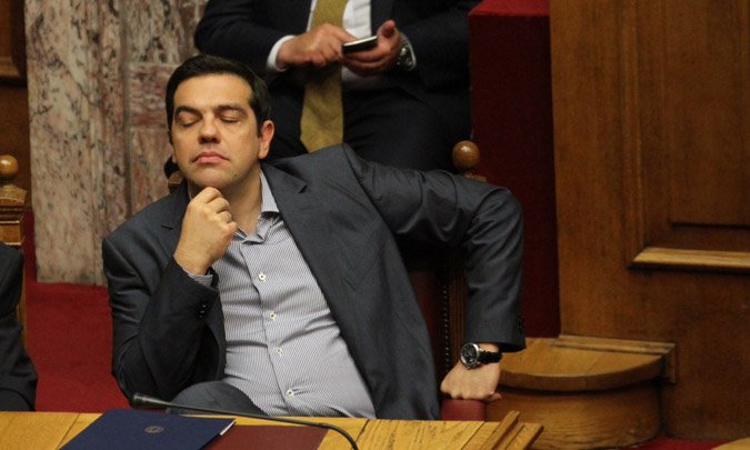 Το backstage της ψηφοφορίας: Το βιβλίο του Τσε, ο κουρασμένος Αλέξης και μια χειραψία [εικόνες] | iefimerida.gr 0