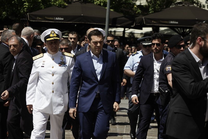 Απαράδεκτο: Γιούχαραν τον Αλέξη Τσίπρα στην κηδεία του Κωνσταντίνου Μητσοτάκη [εικόνες &amp; βίντεο] | iefimerida.gr 0