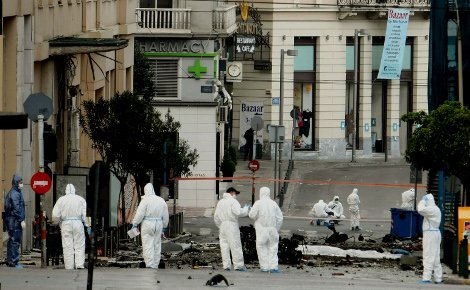 Δείτε πώς έγινε το κτίριο της Τράπεζας της Ελλάδος από την έκρηξη του παγιδευμένου αυτοκινήτου [εικόνες] | iefimerida.gr 6