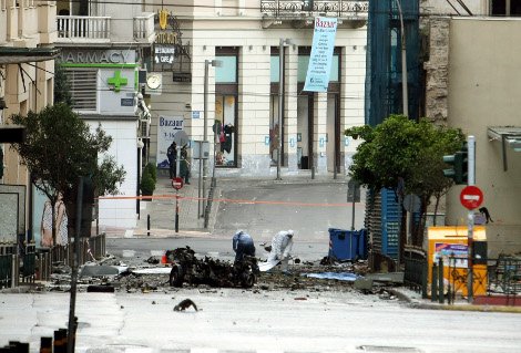Δείτε πώς έγινε το κτίριο της Τράπεζας της Ελλάδος από την έκρηξη του παγιδευμένου αυτοκινήτου [εικόνες] | iefimerida.gr 7