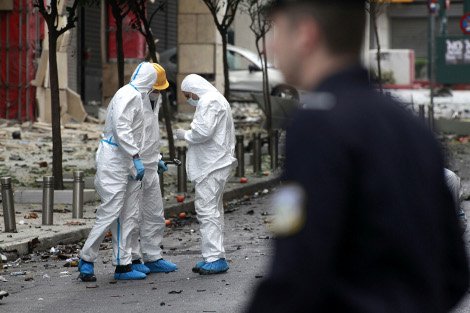 Δείτε πώς έγινε το κτίριο της Τράπεζας της Ελλάδος από την έκρηξη του παγιδευμένου αυτοκινήτου [εικόνες] | iefimerida.gr 12