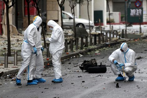 Δείτε πώς έγινε το κτίριο της Τράπεζας της Ελλάδος από την έκρηξη του παγιδευμένου αυτοκινήτου [εικόνες] | iefimerida.gr 13