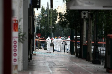 Δείτε πώς έγινε το κτίριο της Τράπεζας της Ελλάδος από την έκρηξη του παγιδευμένου αυτοκινήτου [εικόνες] | iefimerida.gr 14